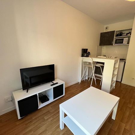 Acajou, Studio Avec Terrasse Et Parking Prive Caen Exterior photo